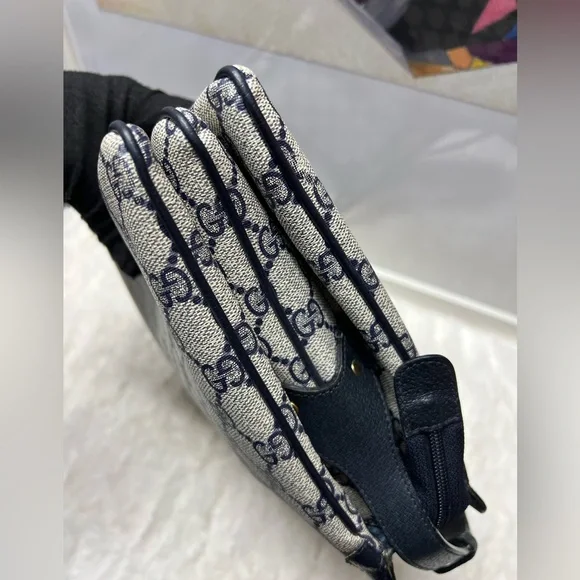 ⭐️ - GUCCI-41 02 013 Coated Canvas Black Crossbody - Picture 8 of 15